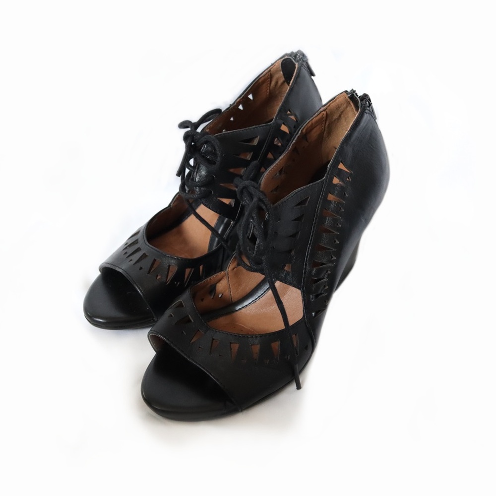 Sofft Yardley Laser Cut Wedges